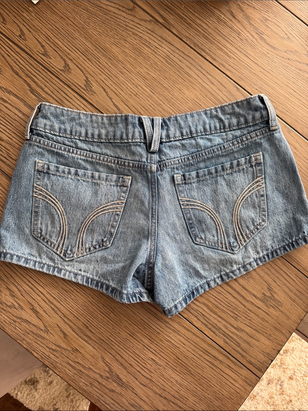 *NWOT* Hollister Low Rise Mini Shorts - Picture 4 of 4